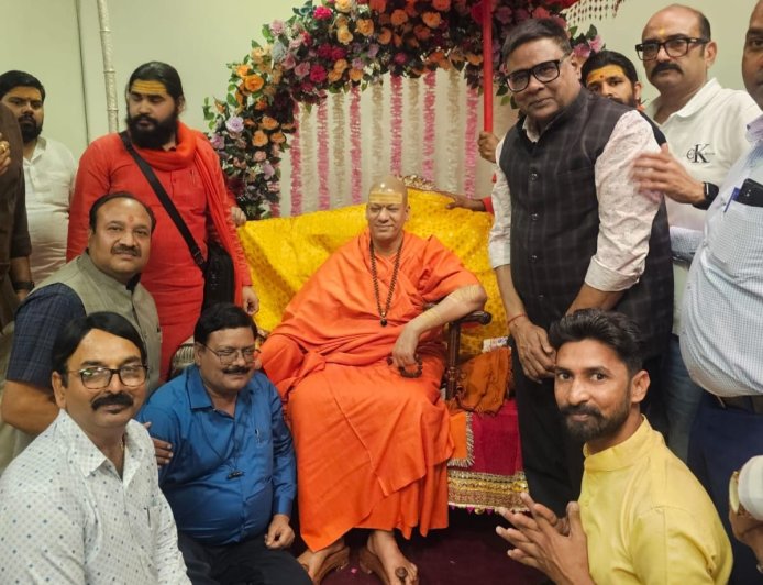 वर्ल्ड ब्राह्मण फेडरेशन के पदाधिकारियों ने महामंडलेश्वर श्री कैलाशानंद गिरि से भेटकर आशीर्वाद लिया