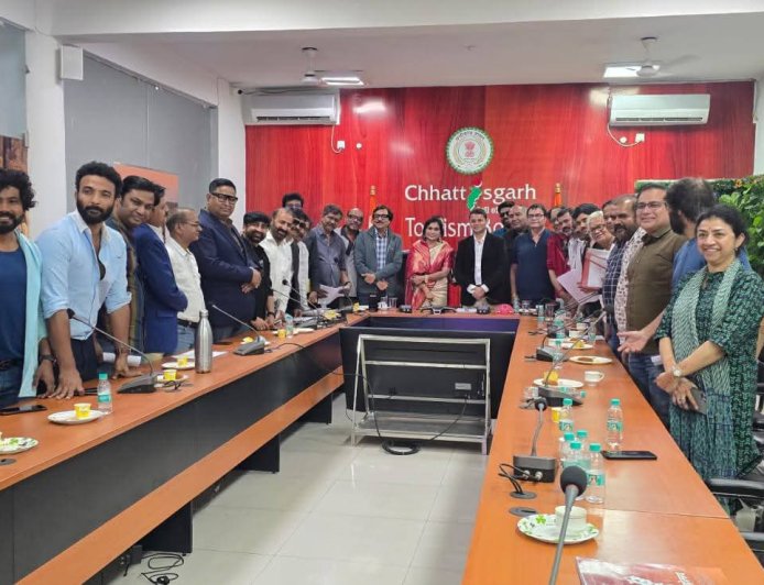 फिल्म विकास निगम की अध्यक्ष सुश्री मोना सेन की अध्यक्षता में फिल्म पॉलिसी पर महत्वपूर्ण बैठक आयोजित