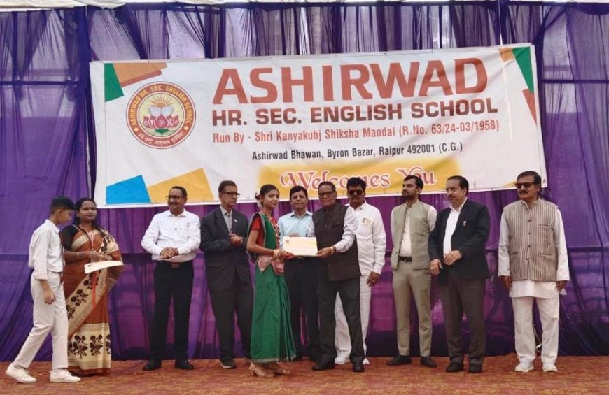 आशीर्वाद इंग्लिश स्कूल में विज्ञान प्रदर्शनी, छात्रों की प्रतिभा को मिला मंच