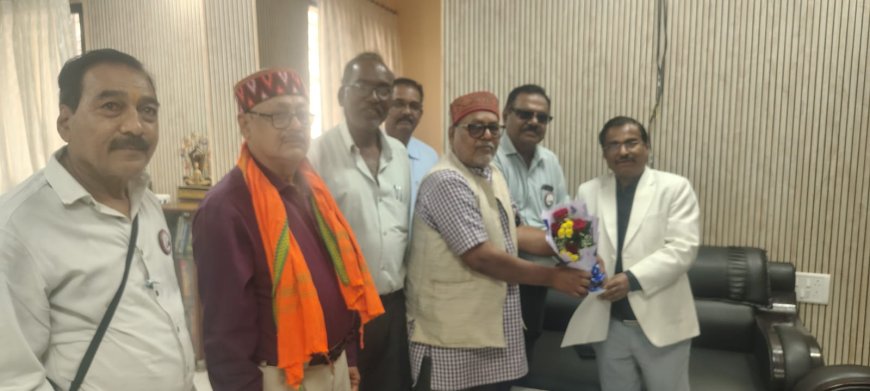 सेवानिवृत्ति के दिन ही समस्त देयताओं व PPO प्रदान करने की मांग भारतीय राज्य पेंशनर्स महासंघ ने रायपुर संभाग आयुक्त को सौंपा ज्ञापन