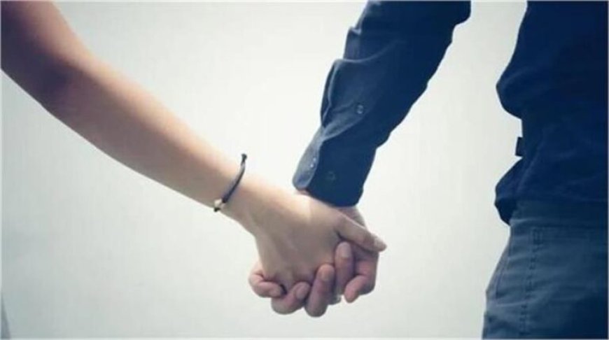 …चौथे के चक्कर में अब तीसरे  से बेवफाई