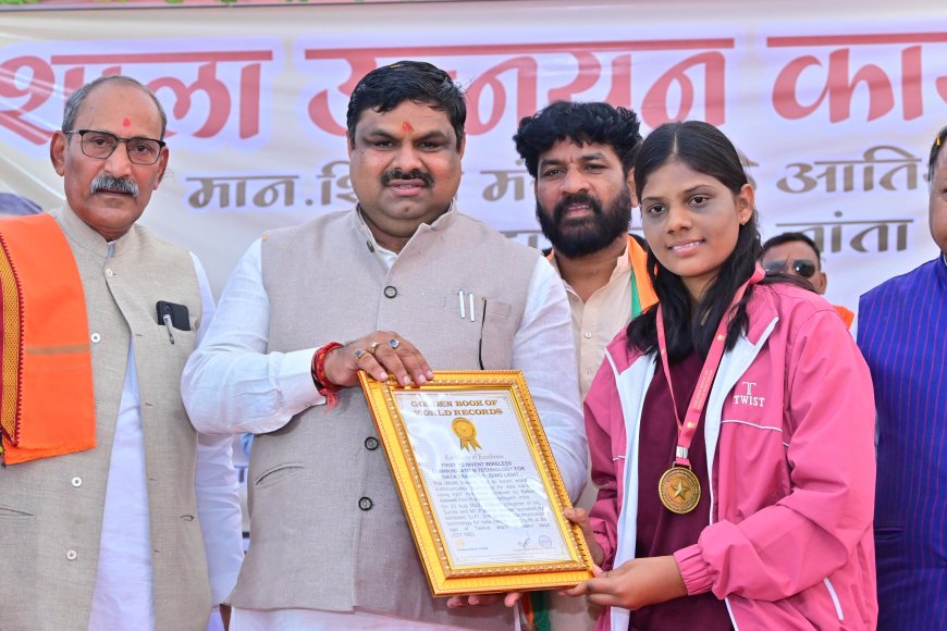 *शिक्षा मंत्री गजेंद्र यादव एक दिवसीय प्रवास पर बेमेतरा पहुंचे* *ग्राम जाता में शाला उन्नयन कार्यक्रम में शामिल होकर की कई महत्वपूर्ण घोषणाएं*