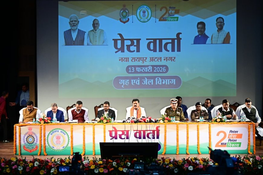 गृह, जेल मंत्री  की आज छत्तीसगढ संवाद नवा रायपुर के ऑडिटोरियम में पत्रकारों से चर्चा करते हुए