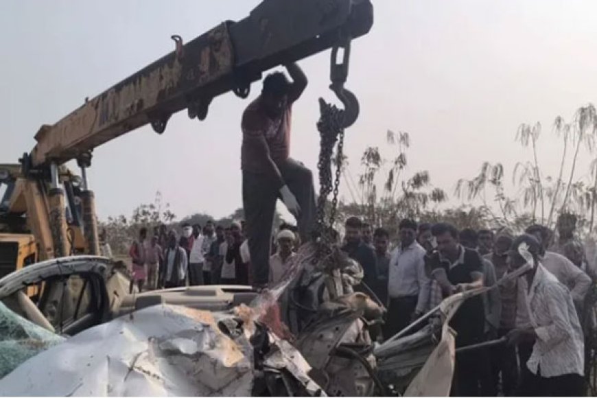 बस-कार की भिड़ंत, CRPF के तीन जवानों समेत 4 की मौत