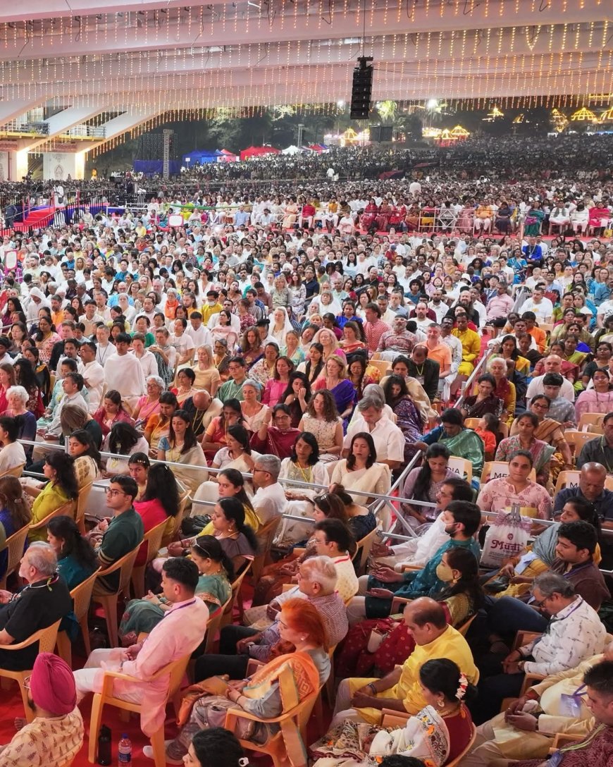 आर्ट ऑफ लिविंग बेंगलुरु आश्रम में गुरुदेव श्री श्री रविशंकर जी के सानिध्य में महाशिवरात्रि महोत्सव 2026, देखिए तस्वीरें