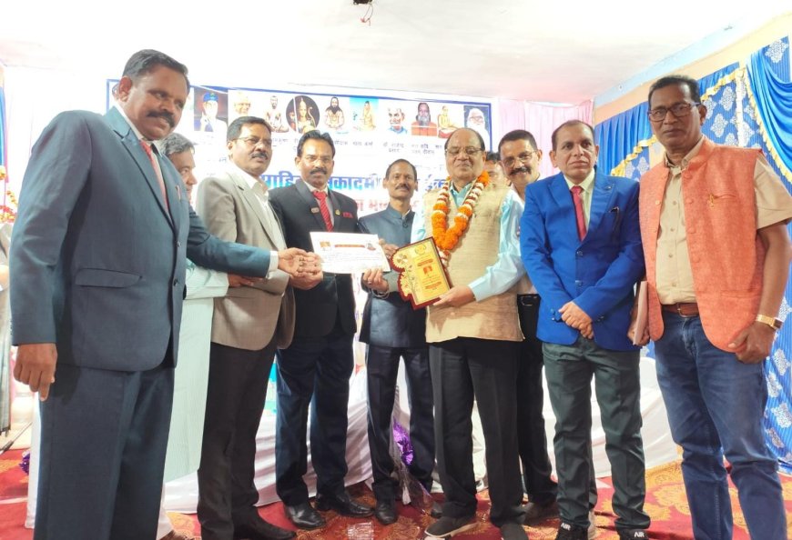 डॉ.डी.पी.देशमुख को राज्य के कला,साहित्य एवम संस्कृति के दीर्घ साधना के लिए "संत कवि पवन दीवान अवार्ड"