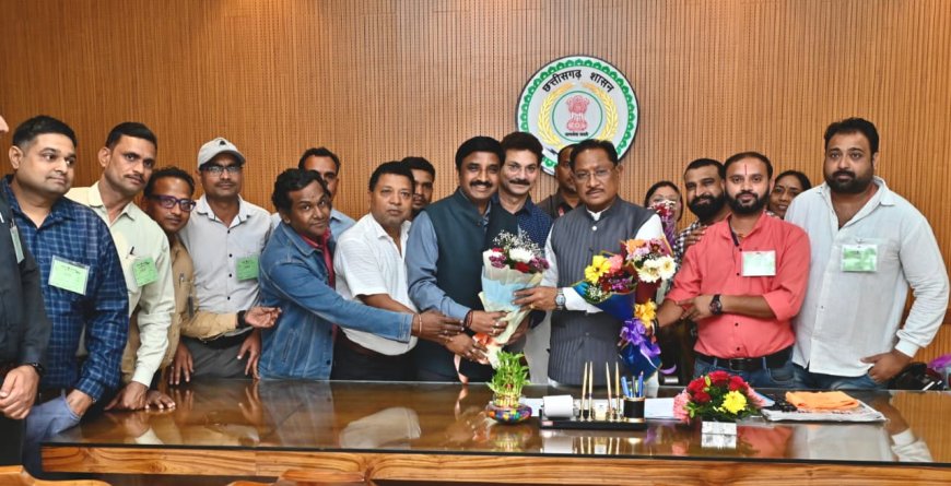 *मुख्यमंत्री से भेंट कर बजट में कैशलैस चिकित्सा सुविधा शामिल करने के लिए जताया आभार*